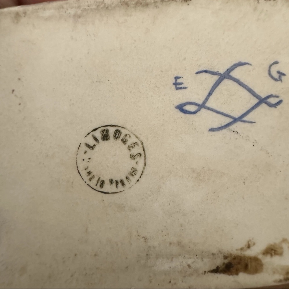 Vintage Limoges Porcelain Handpainted Floral Trinket Box signed - Picture 8 of 10